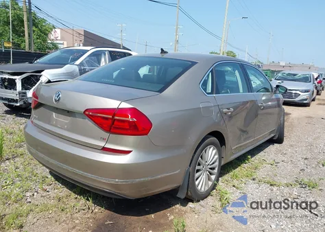 2016 Volkswagen Passat 1.8T Se z USA, uszkodzony, nr VIN 1VWBT7A30GC012432